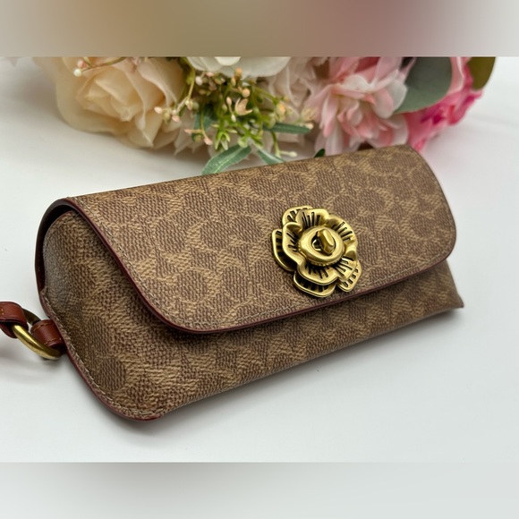 Coach Sunglass Signature Canvas Case - Picture 6 of 15